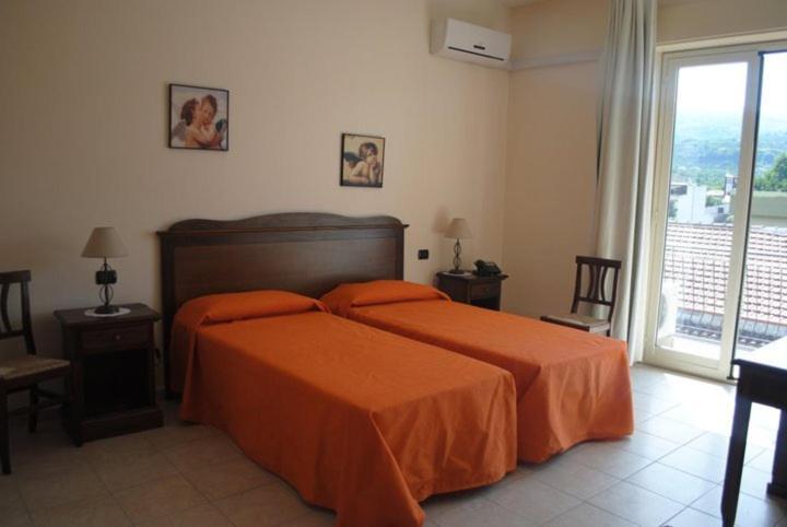 Fiumefreddo Hotel Ф'юмефреддо-ді-Сіцілія Номер фото