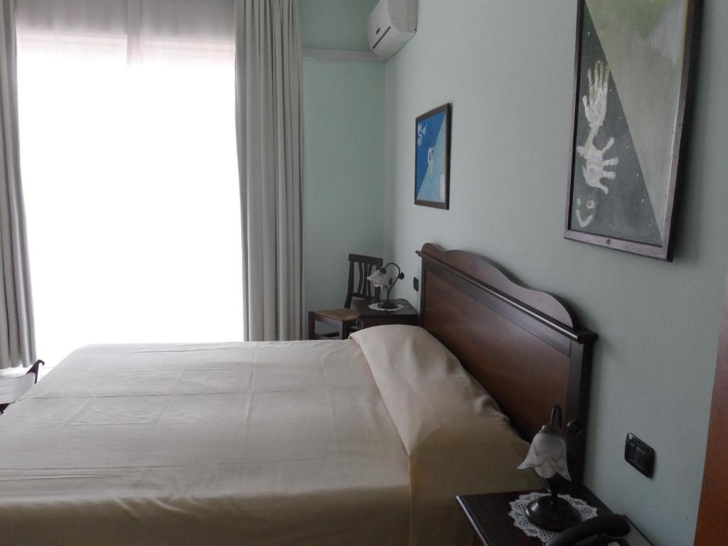 Fiumefreddo Hotel Ф'юмефреддо-ді-Сіцілія Номер фото